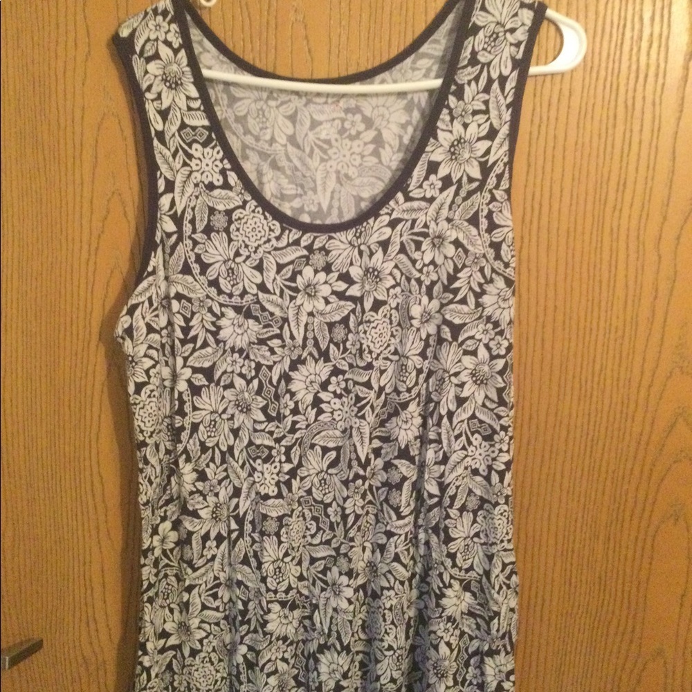 𝅺DREAMS co blue white floral tank top large